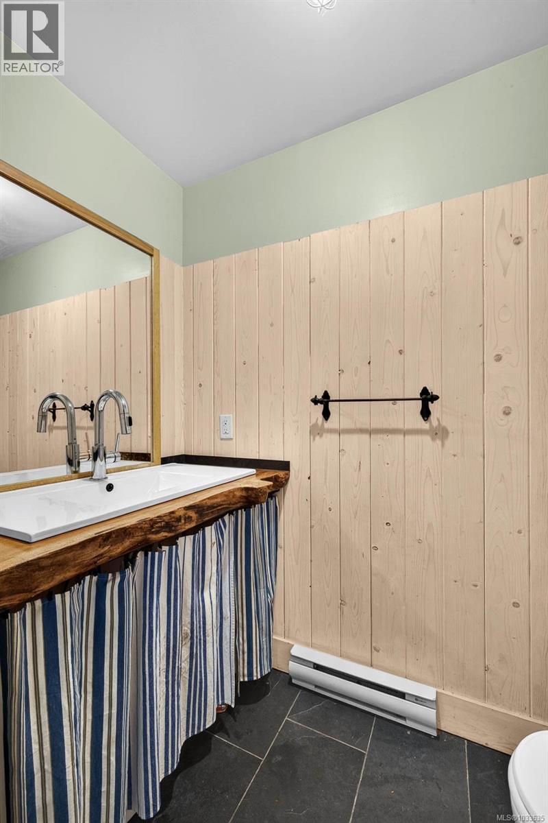  201 Price Road, Salt Spring