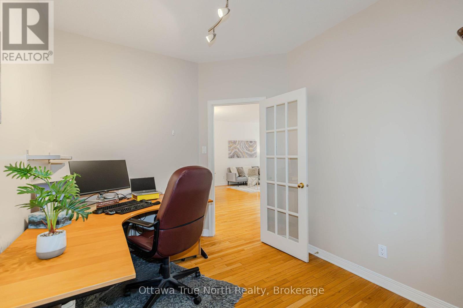43 EVANSHEN CRESCENT - 10