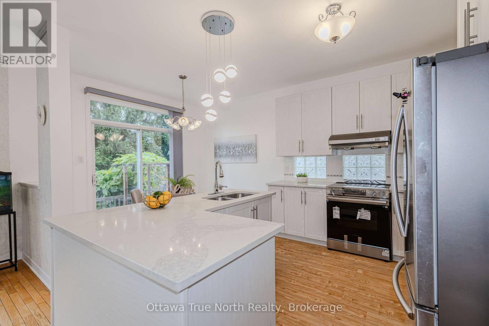 43 EVANSHEN CRESCENT - 11