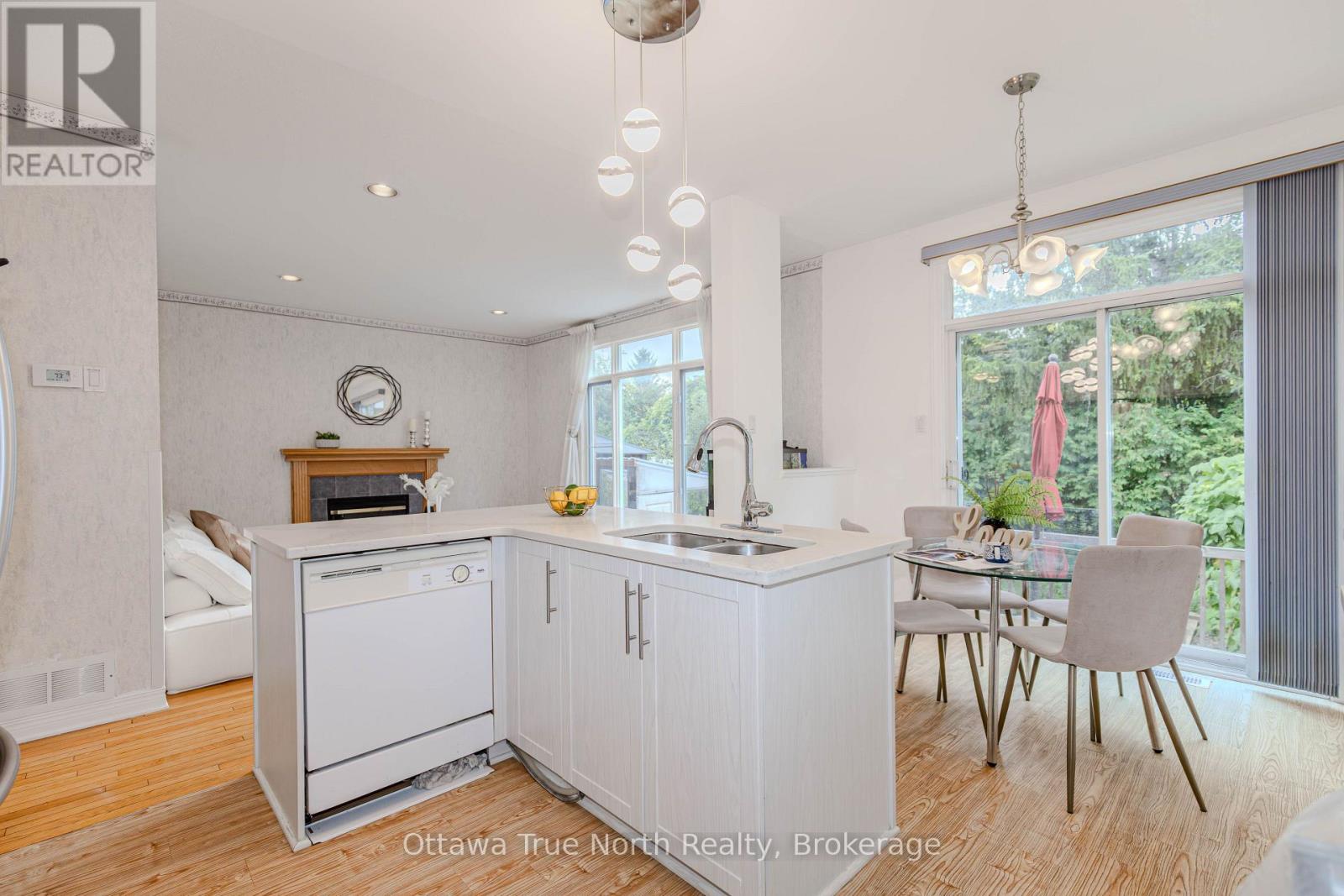 43 EVANSHEN CRESCENT - 16