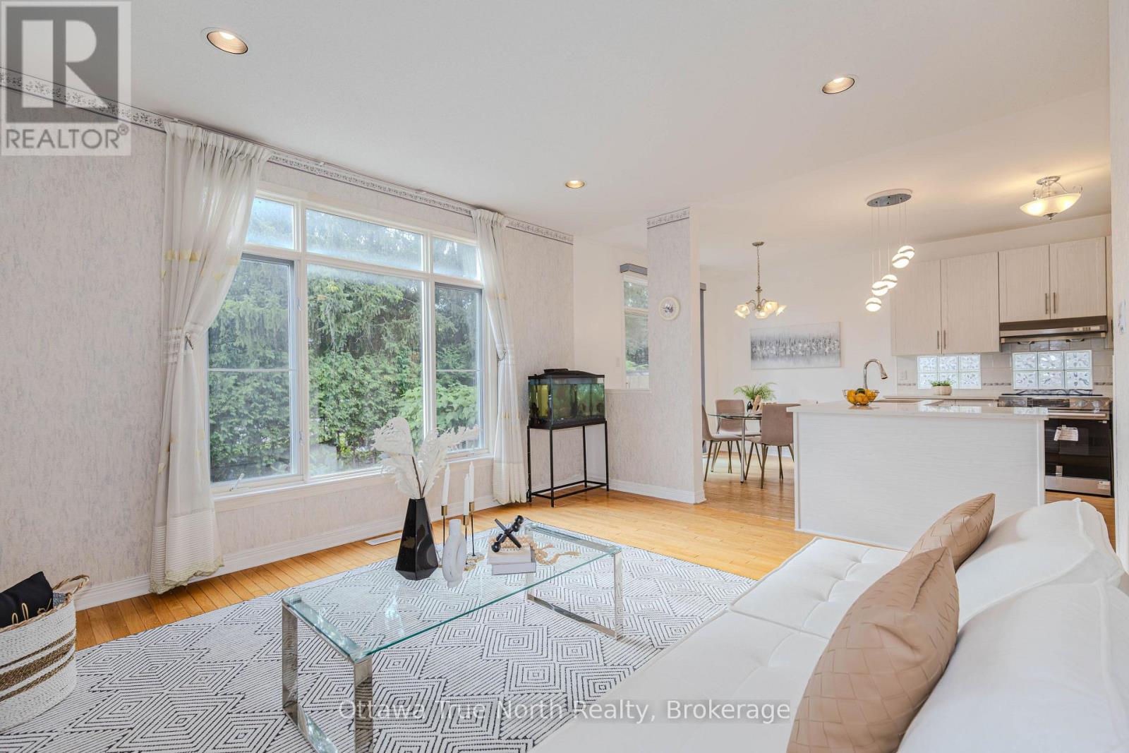 43 EVANSHEN CRESCENT - 22