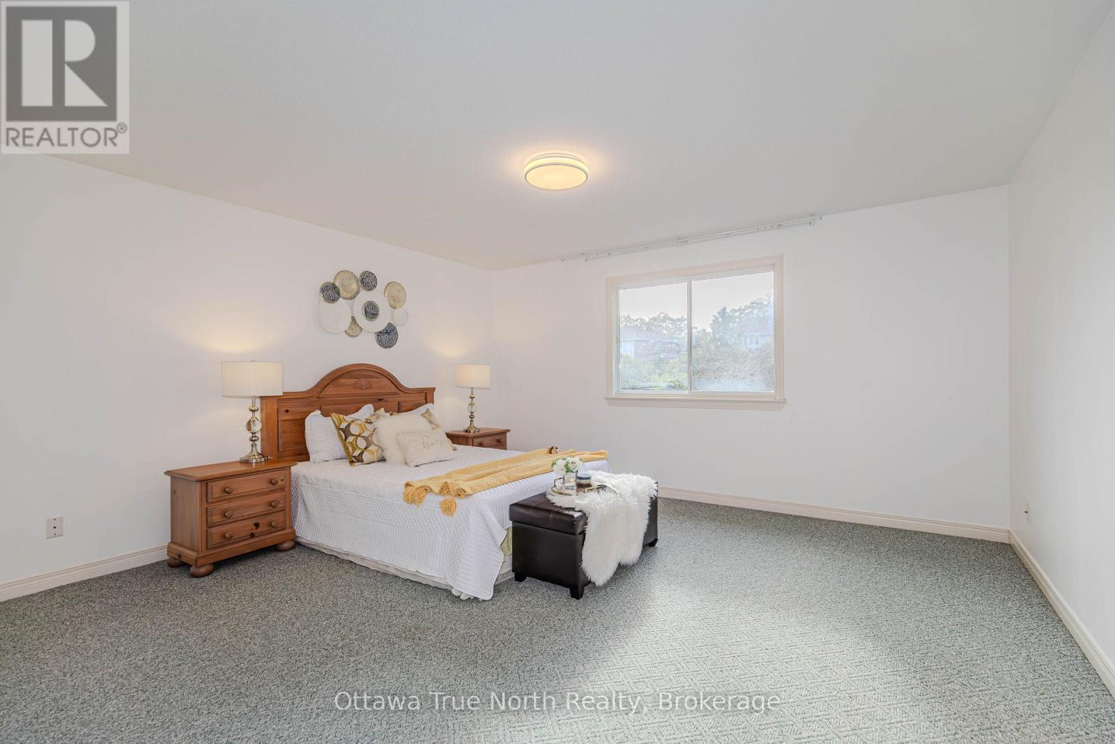 43 EVANSHEN CRESCENT - 24