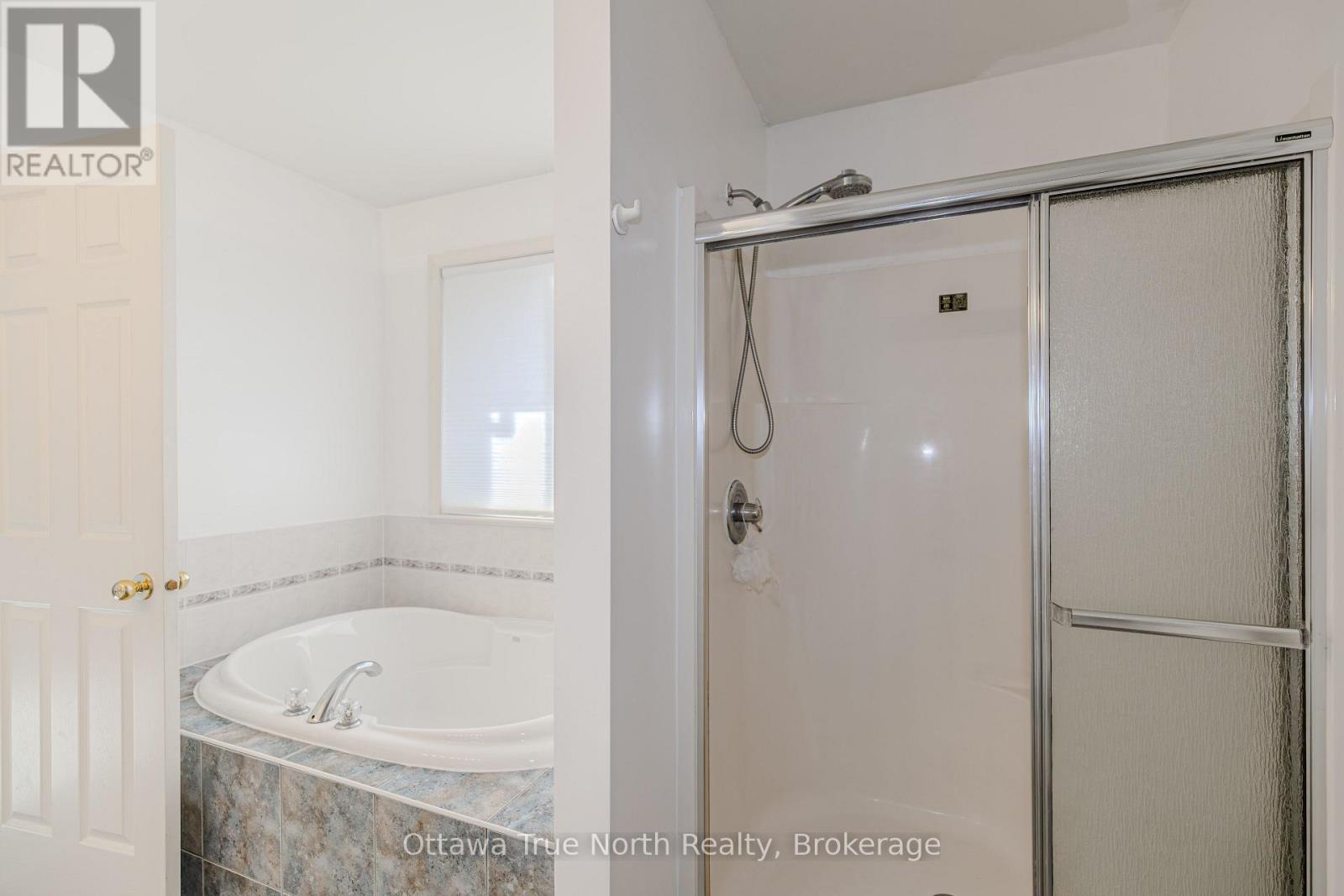 43 EVANSHEN CRESCENT - 27