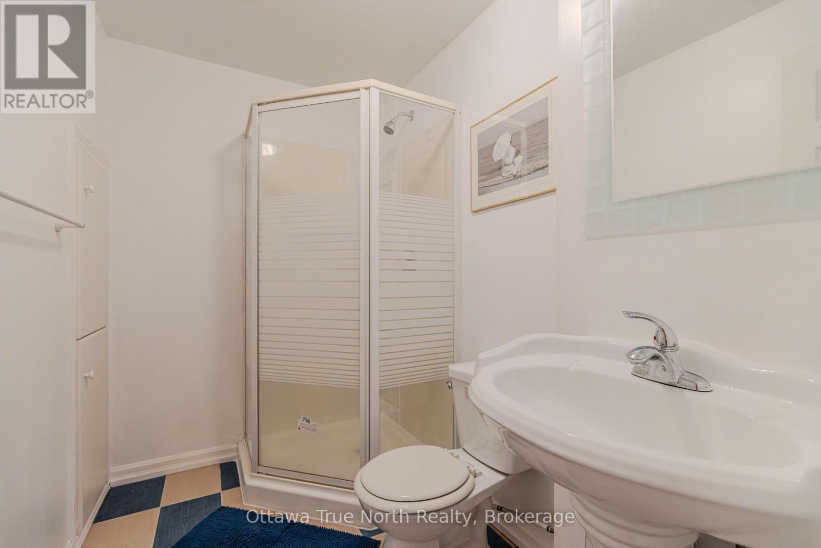 43 EVANSHEN CRESCENT - 35