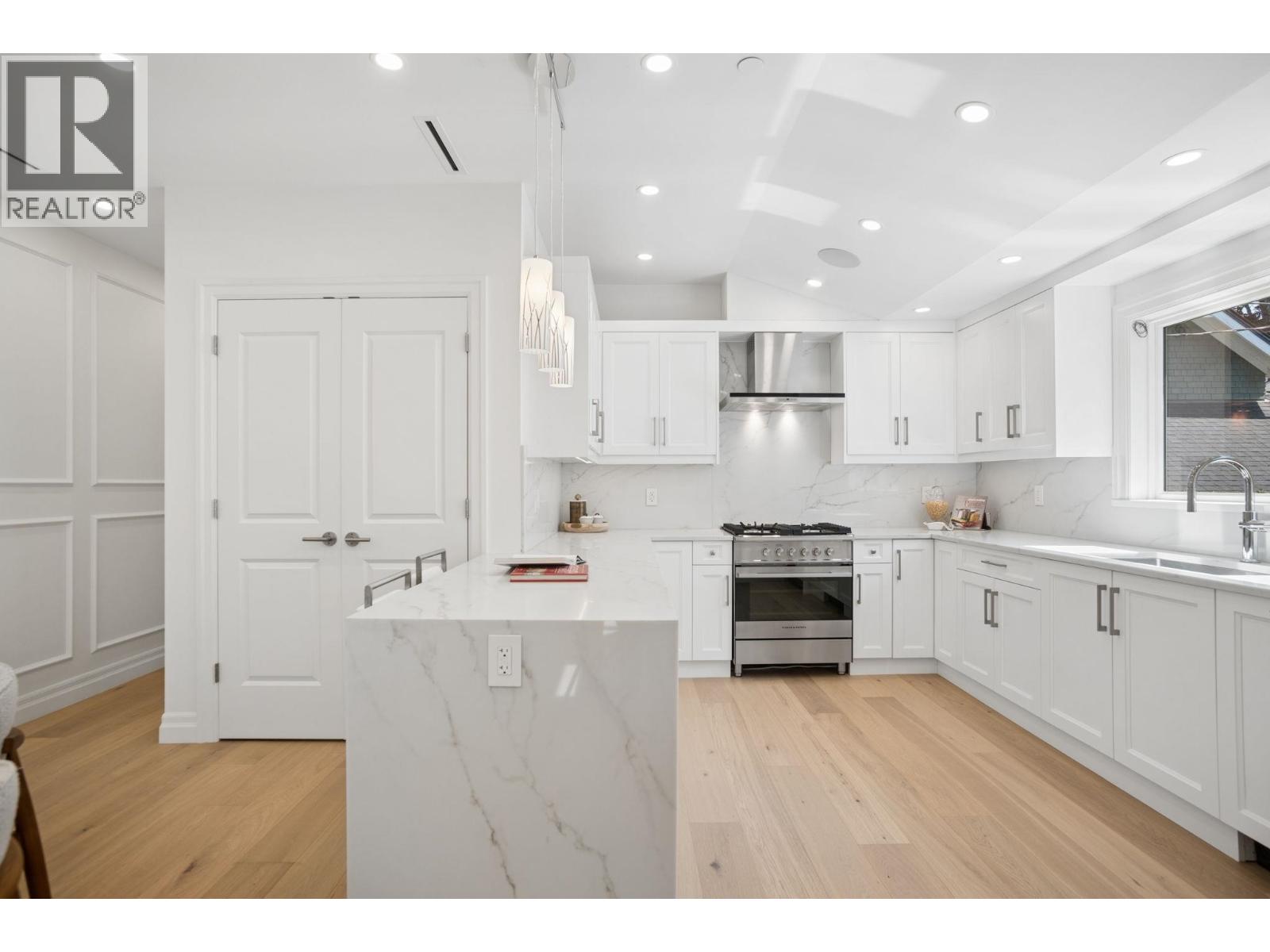 2012 W 15TH AVENUE, Vancouver