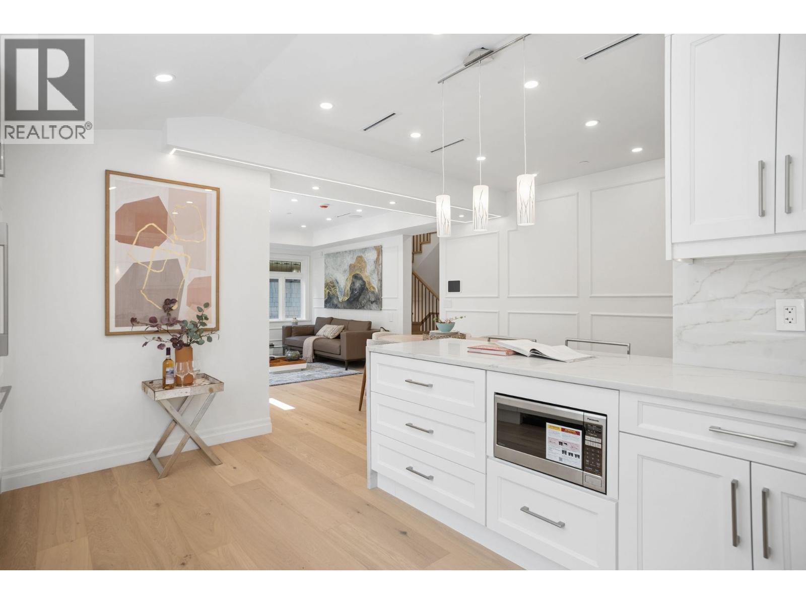 2012 W 15TH AVENUE, Vancouver