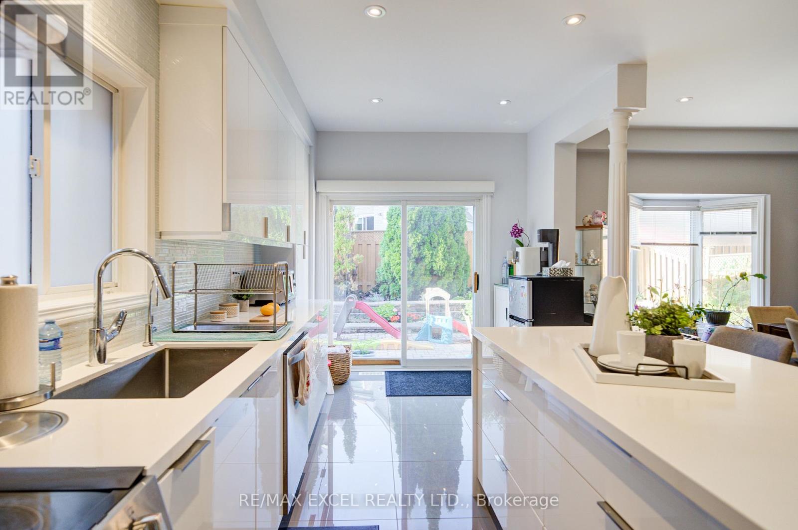 6 SAPPHIRE DRIVE - 22