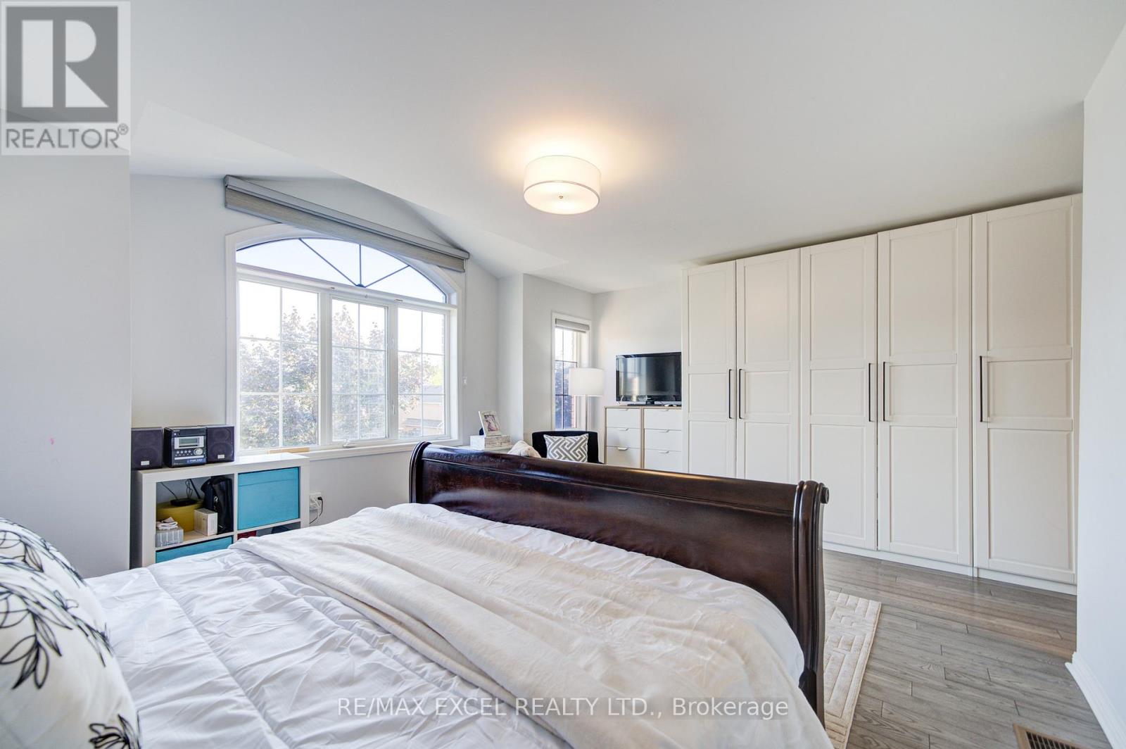 6 SAPPHIRE DRIVE - 27