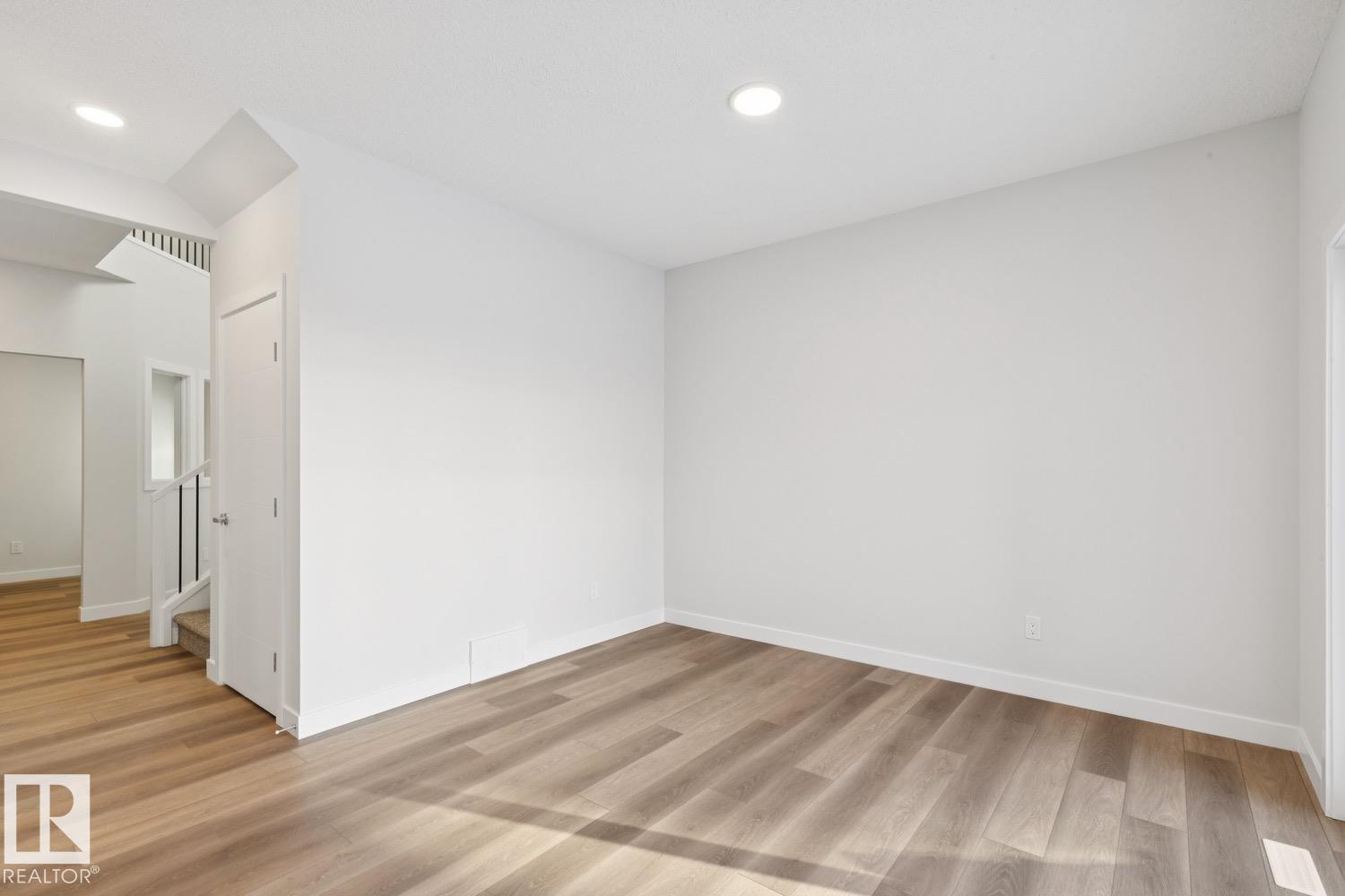 690 Bank DR - Image 8