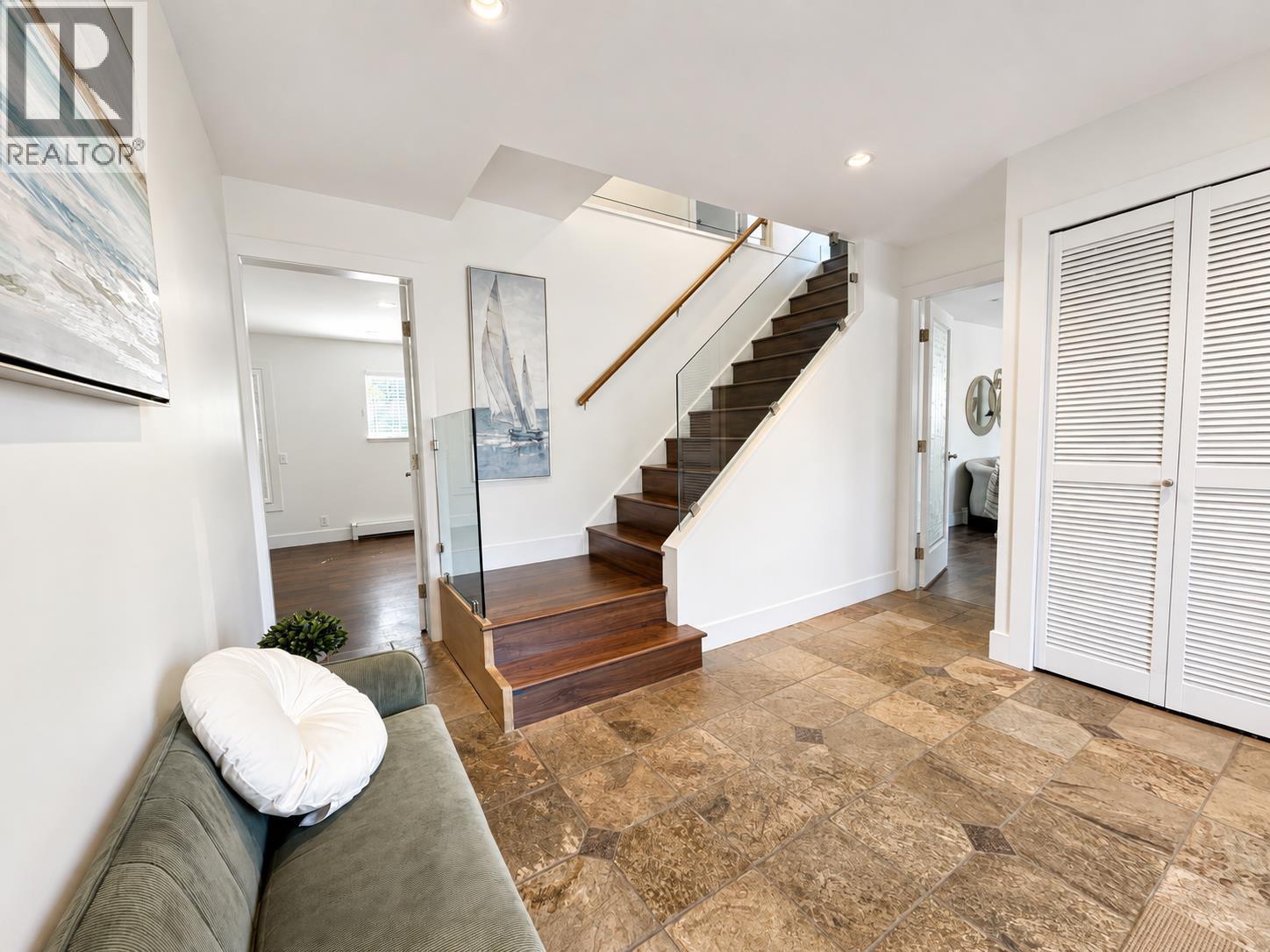 5372 5B Avenue, Delta, British Columbia, V4M1K5, Delta, British Columbia — photo 5 of 5