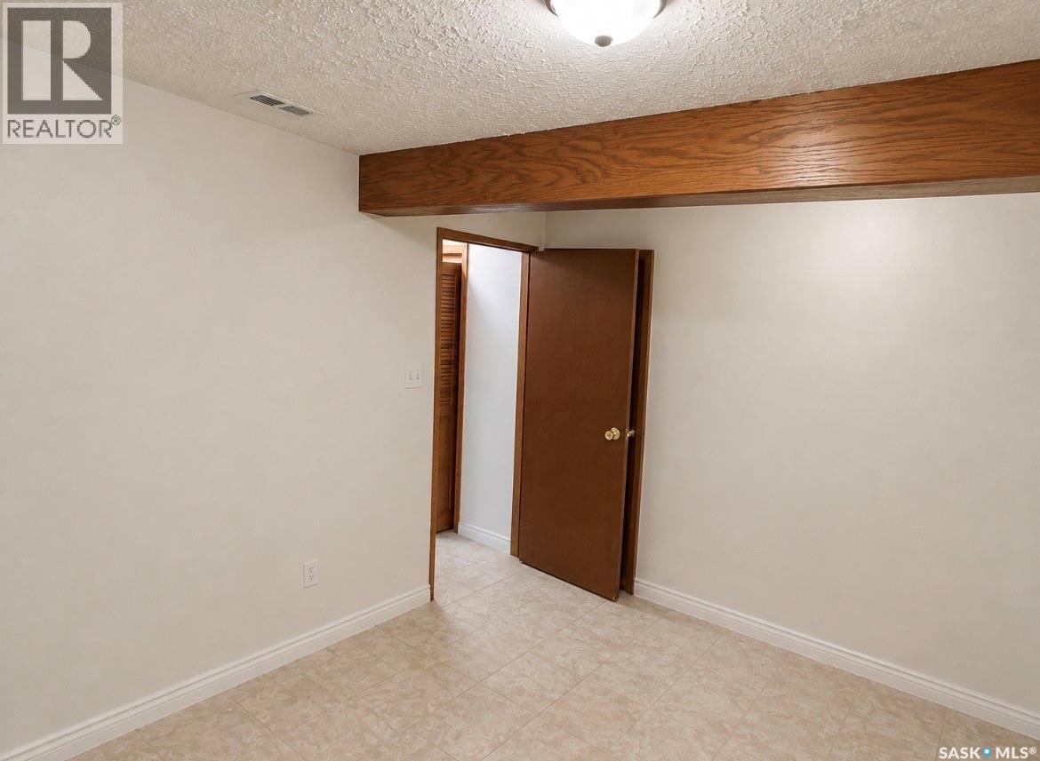 1510 McKercher DRIVE - 19