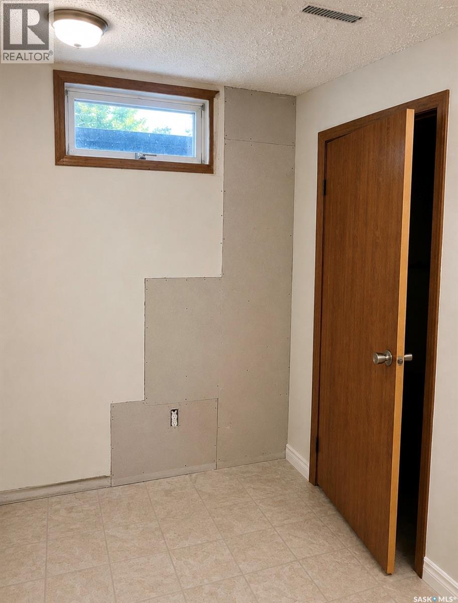1510 McKercher DRIVE - 21