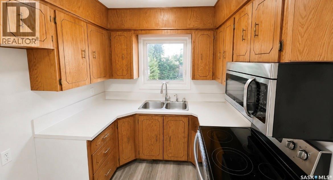 1510 McKercher DRIVE - 8