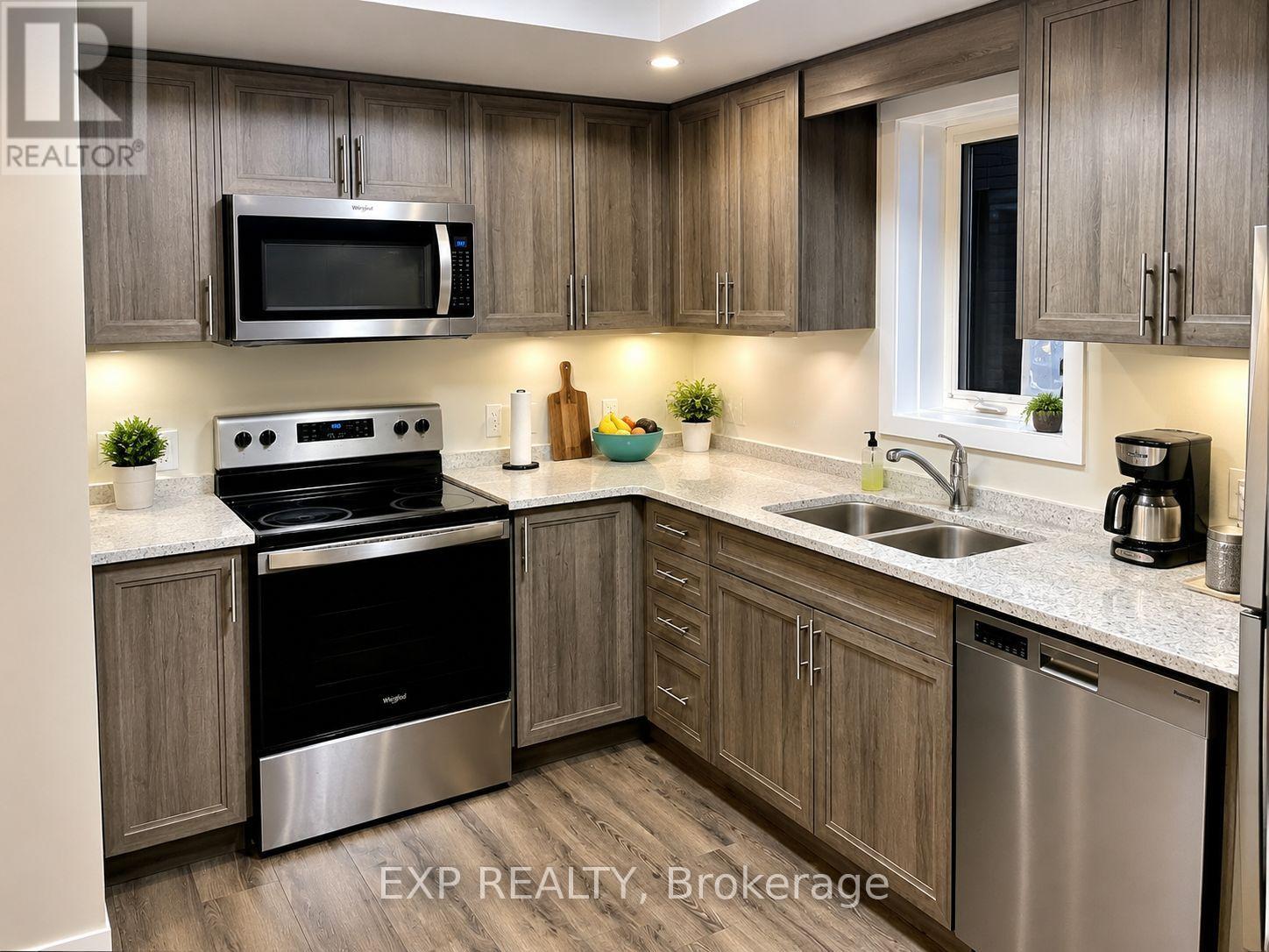 C14 - 160 ROCHEFORT STREET — photo 2
