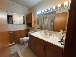 125 Dunfield Avenue, Dauphin, MB R7N0P1 Photo 12