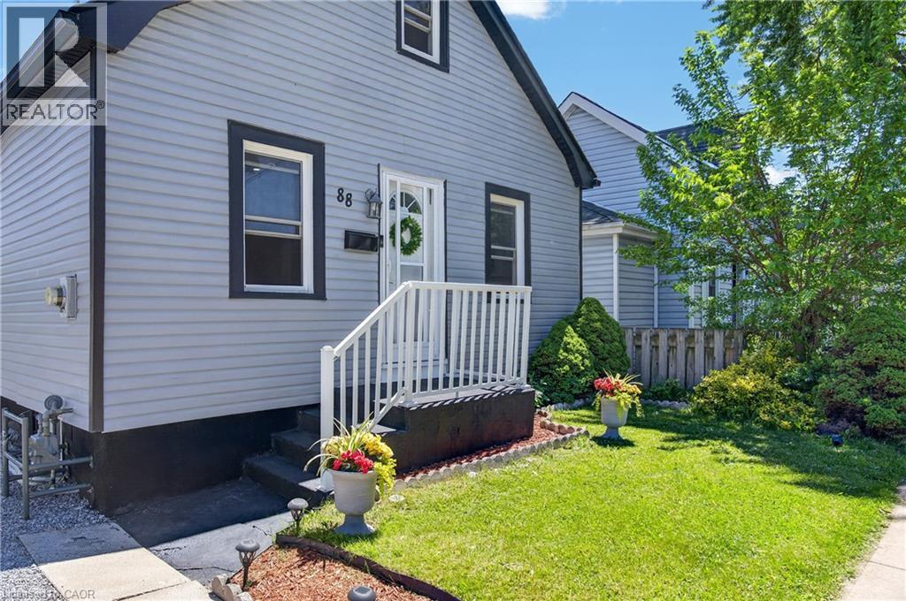 88 PAGE Street, St. Catharines, Ontario, L2R4A9, St. Catharines, Ontario — photo 4 of 5