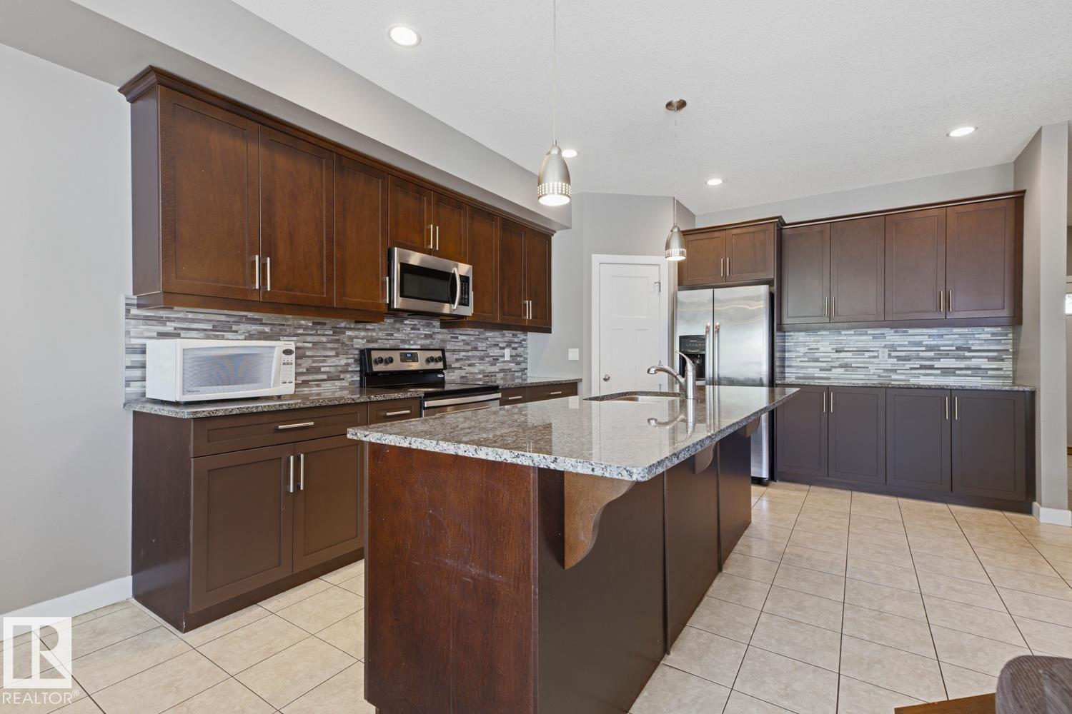 11827 56 ST NW - 11
