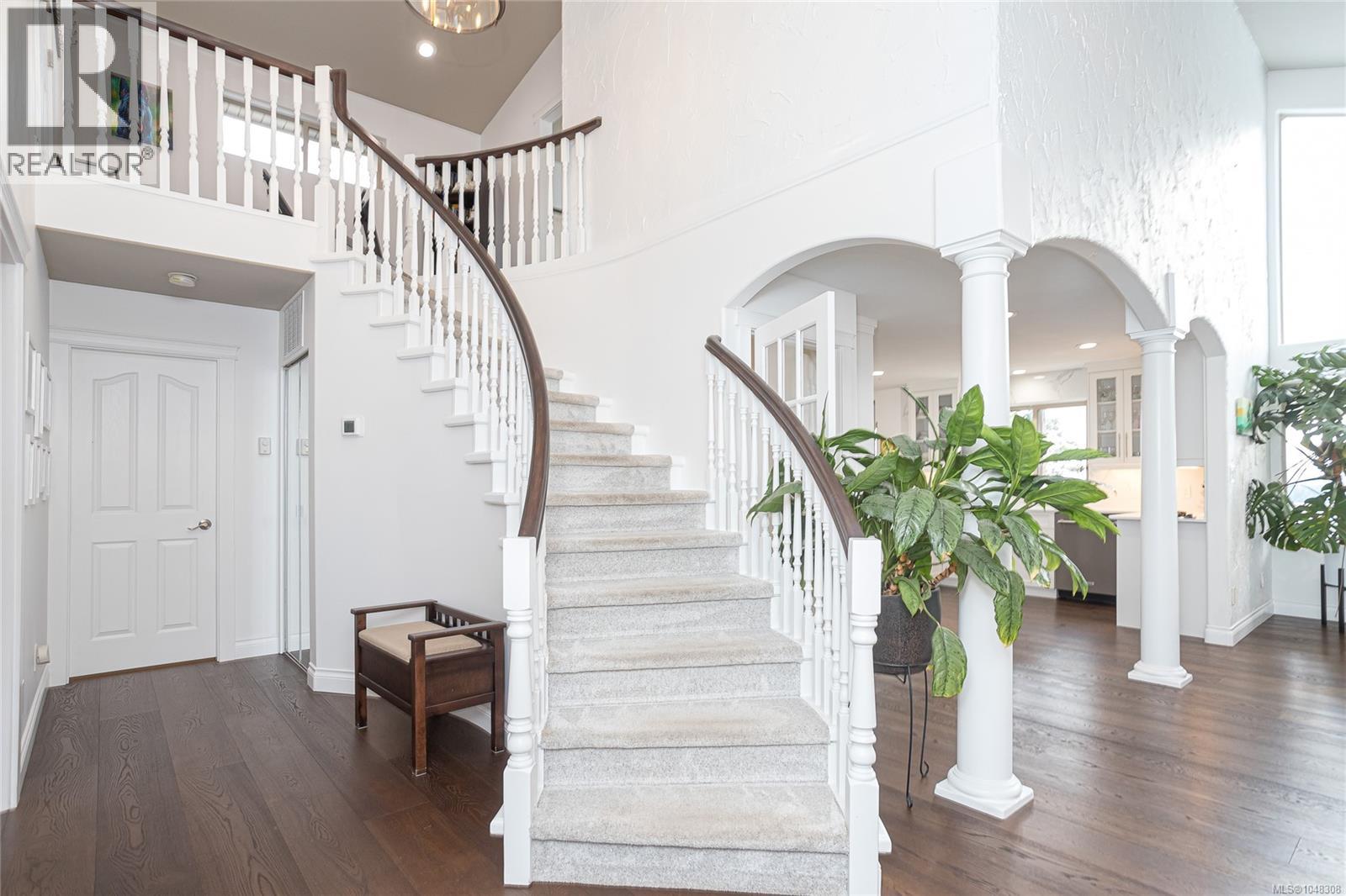 150 Rainbow Cres - Image 3
