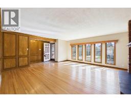 4pc Bathroom - 5 Chisholm Crescent Nw, Calgary, AB T2L0Y9 Photo 7