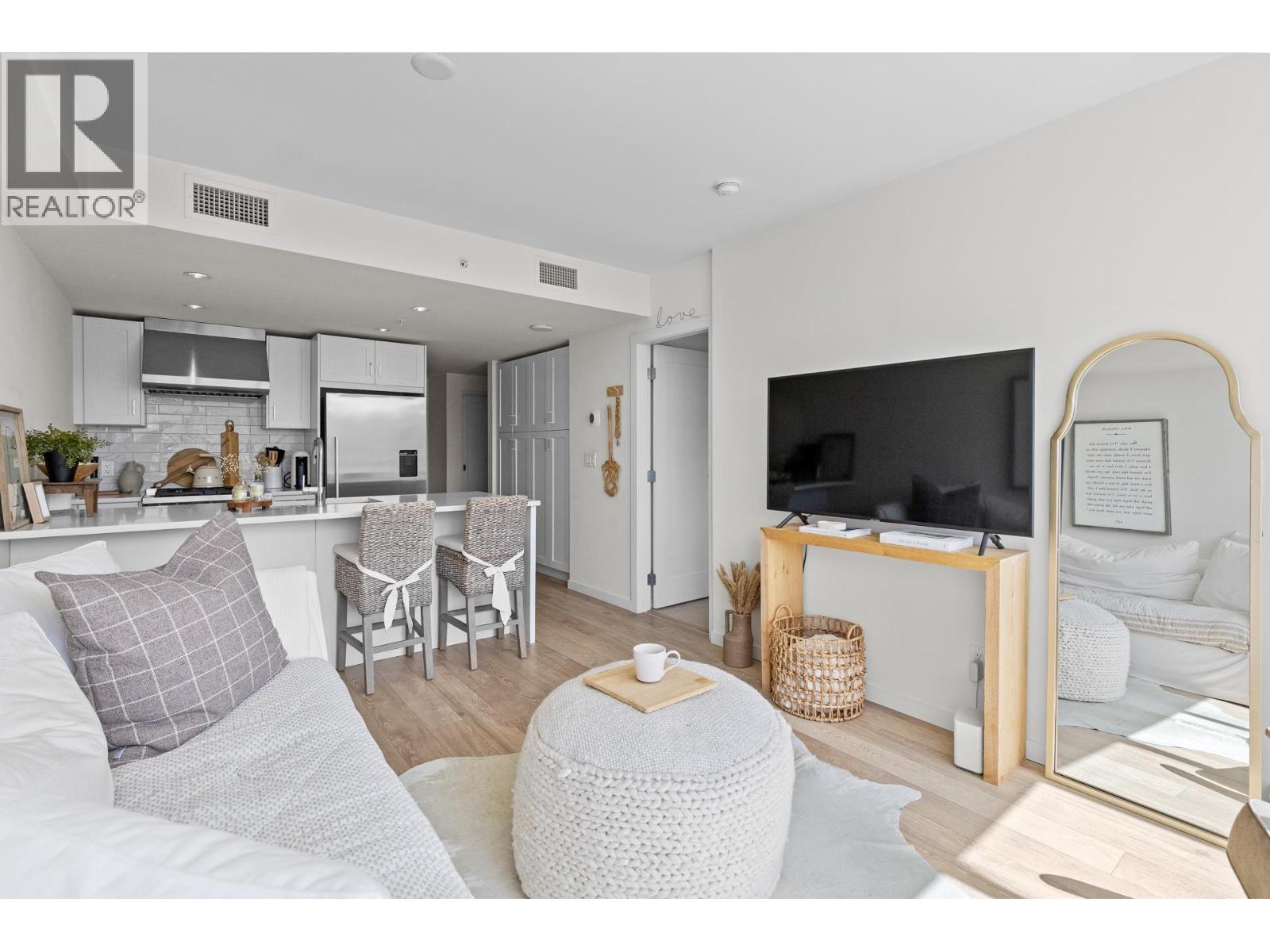 #704 485 Groves Avenue - 13