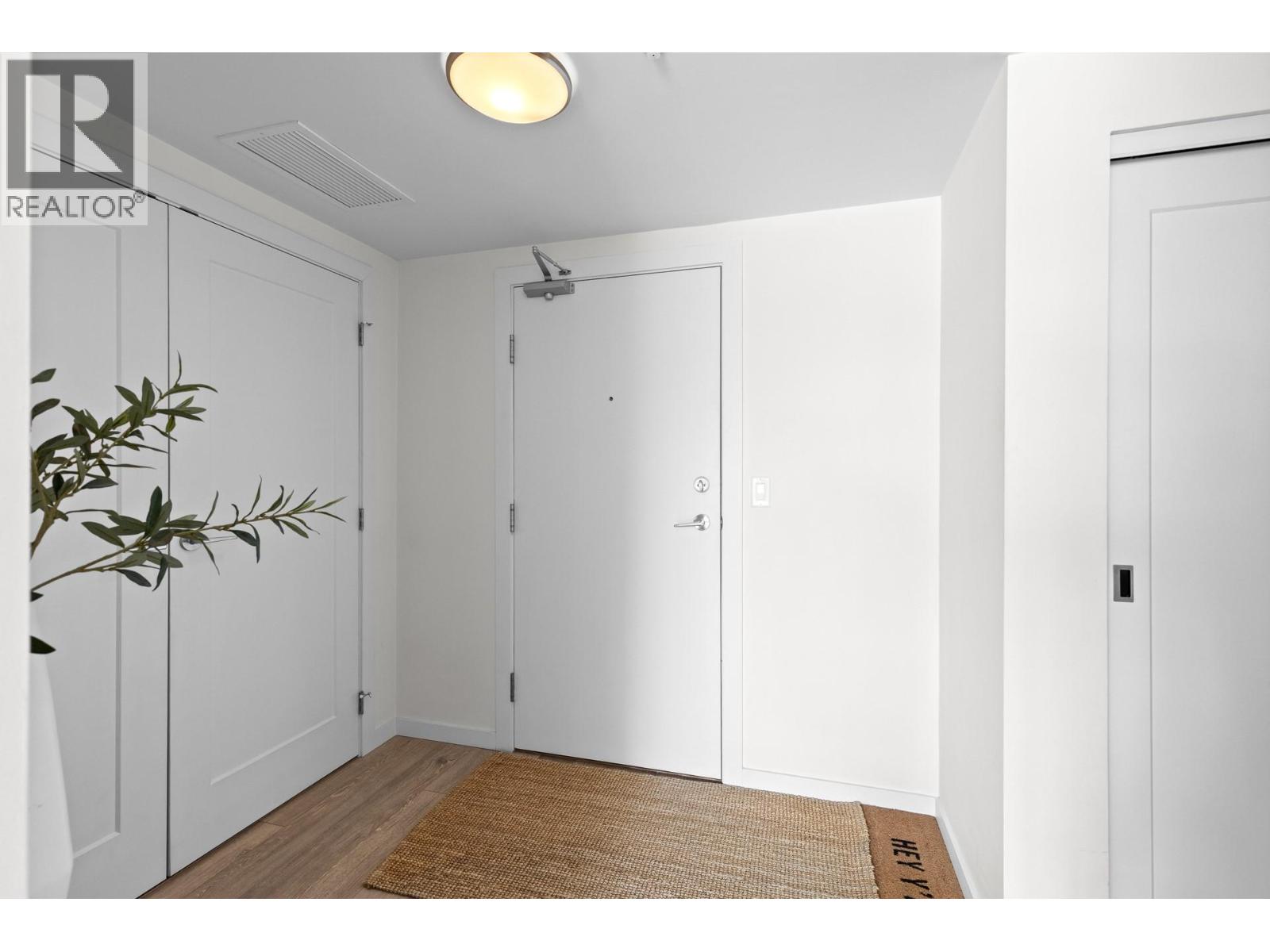 #704 485 Groves Avenue - 29