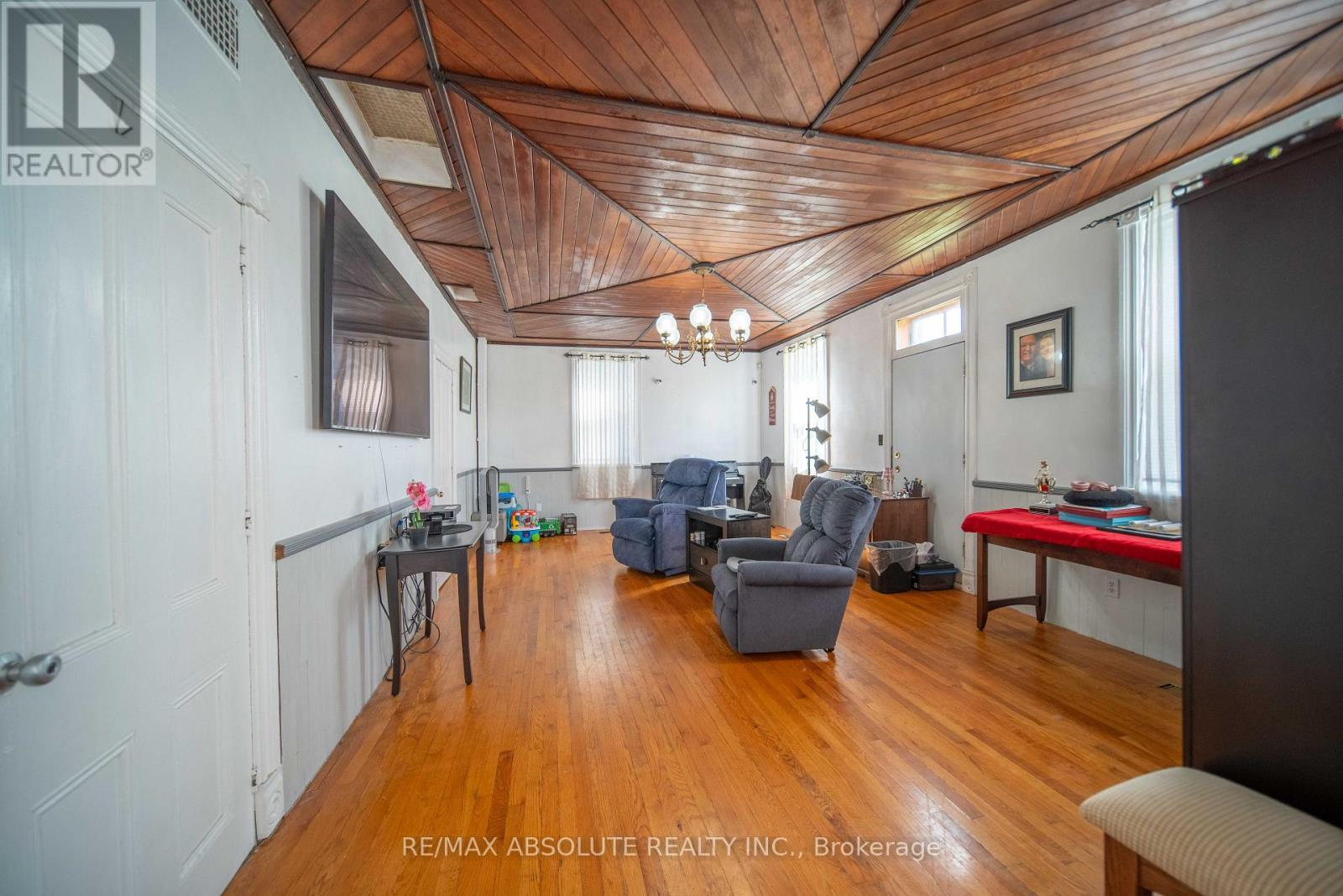 2671 CHAMPLAIN STREET - 15