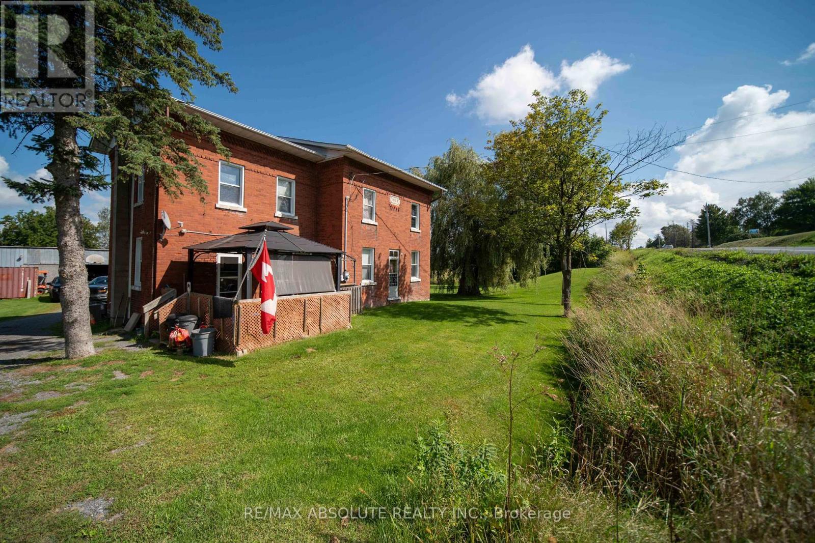 2671 CHAMPLAIN STREET - 2