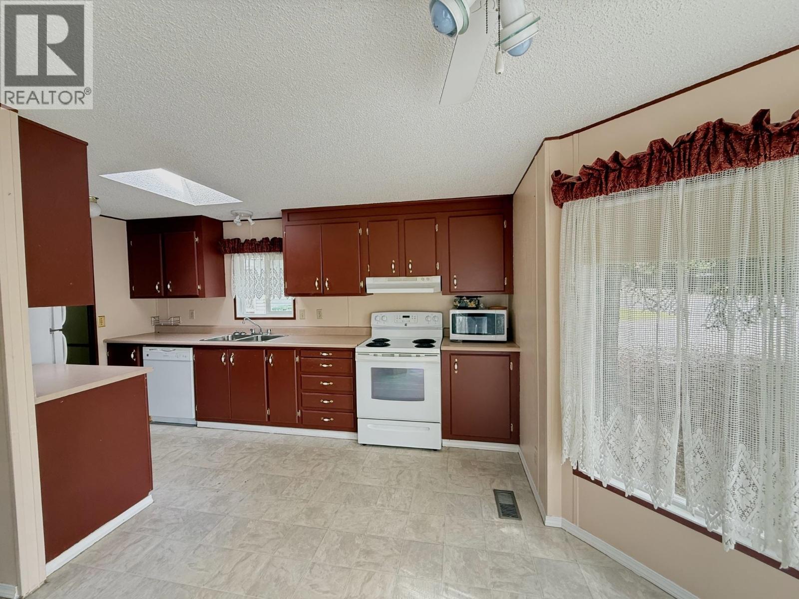46 997 CHILCOTIN 20 HIGHWAY - 4
