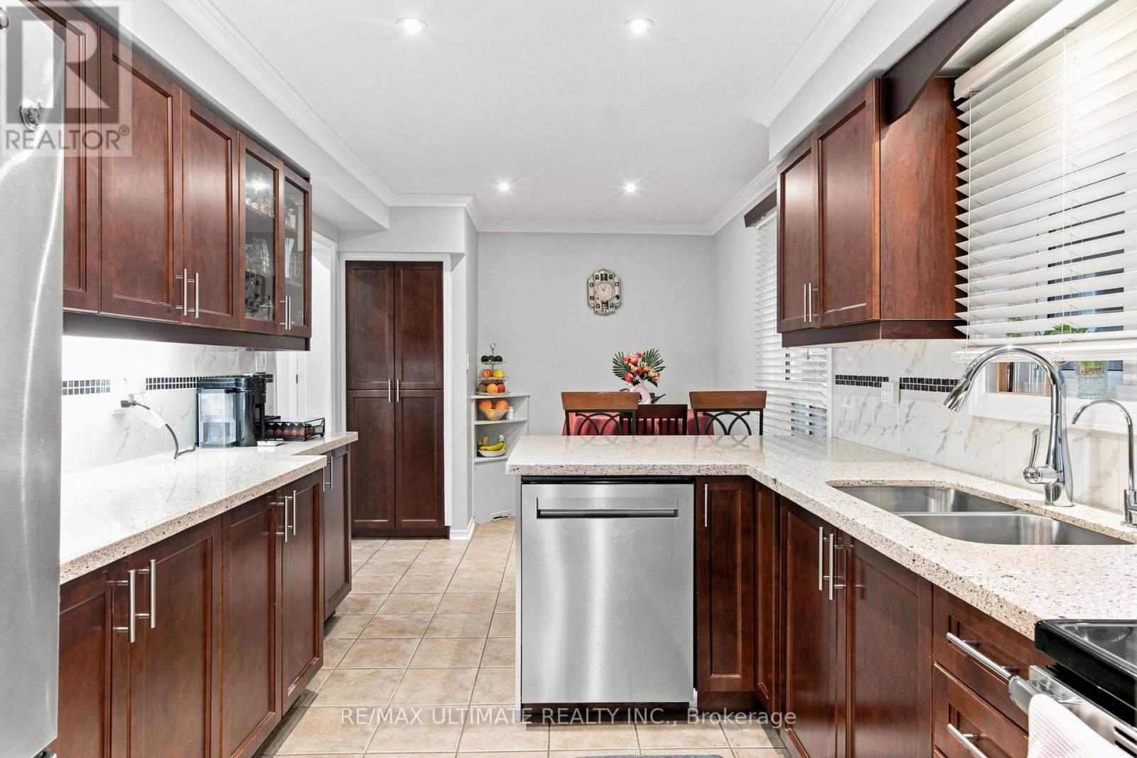 73 CLUETT DRIVE - 13