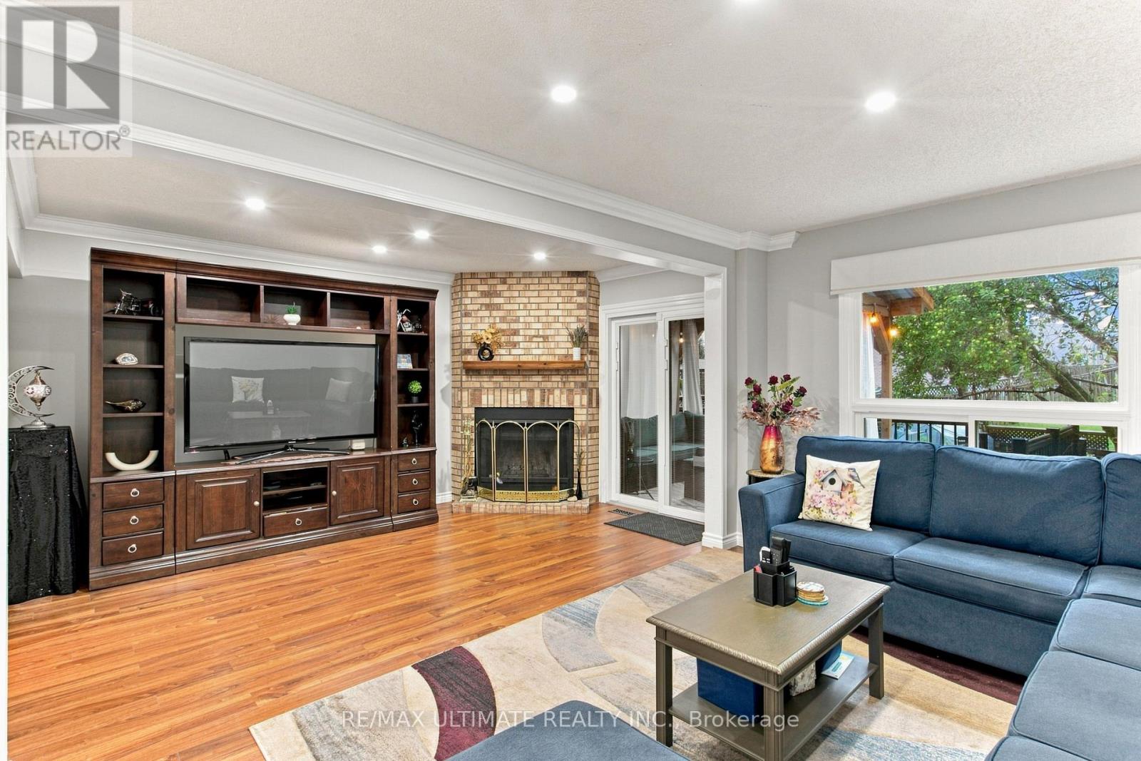 73 CLUETT DRIVE - 8