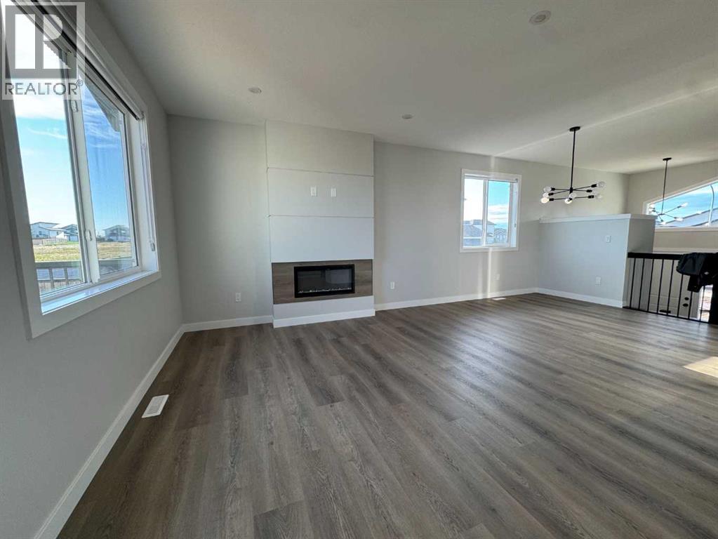 10210 128 Avenue, Grande Prairie, Alberta, T8V6S9, Grande Prairie, Alberta — photo 2 of 5