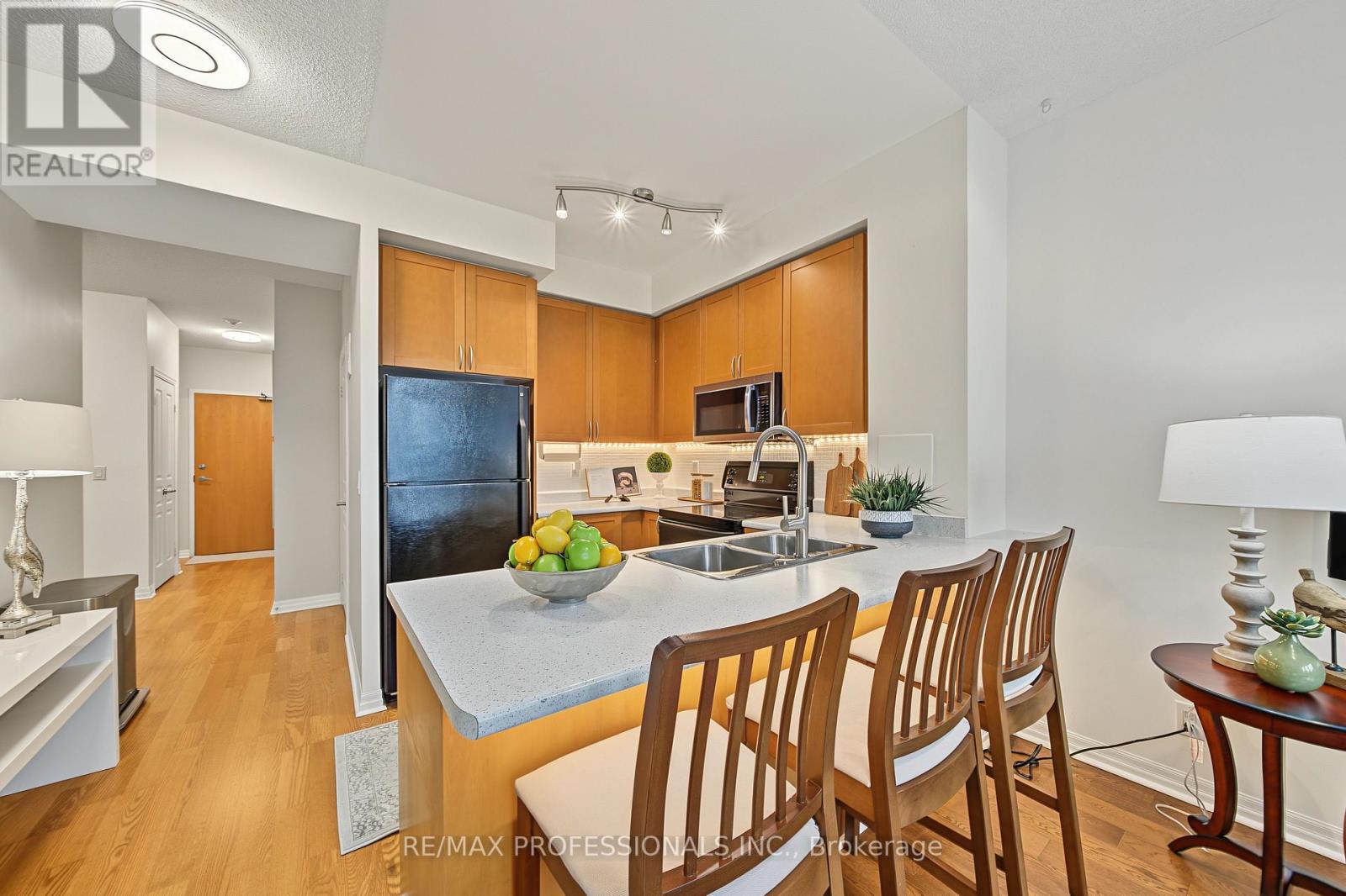 #801 3939 DUKE OF YORK BOULEVARD - Image 10