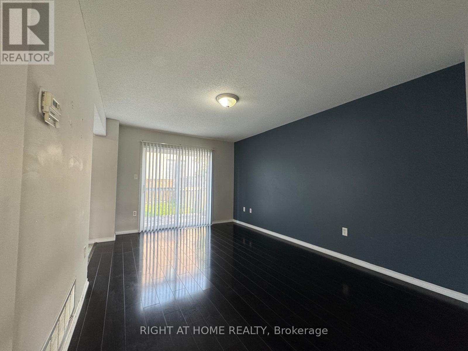 20 Courtney Crescent, Barrie (Painswick South), Ontario, L4N5S7, Barrie (Painswick South), Ontario — photo 5 of 5