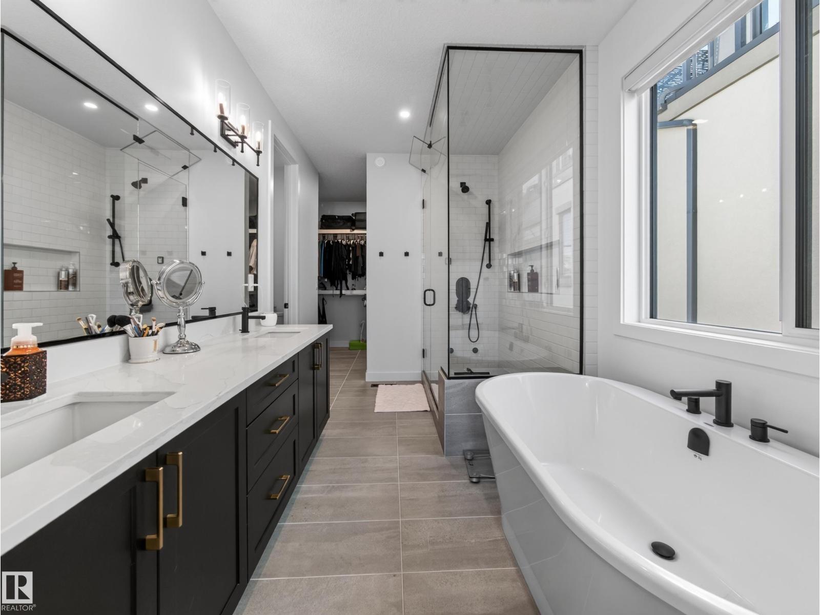 9624 99A ST NW - 44