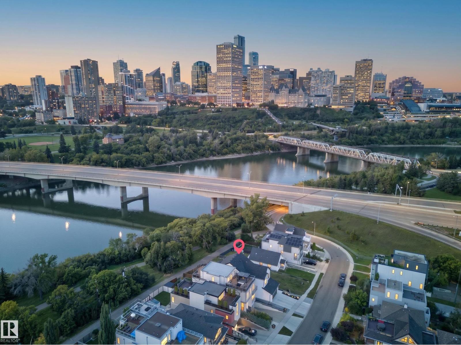 9624 99A ST NW, Edmonton, Alberta, T6E3W8