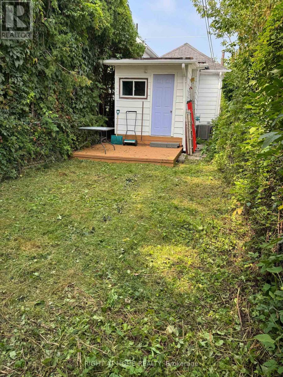 683 Mortimer Avenue, Toronto (Danforth Village-East York), Ontario, M4C2K1, Toronto (Danforth Village-East York), Ontario — photo 4 of 5