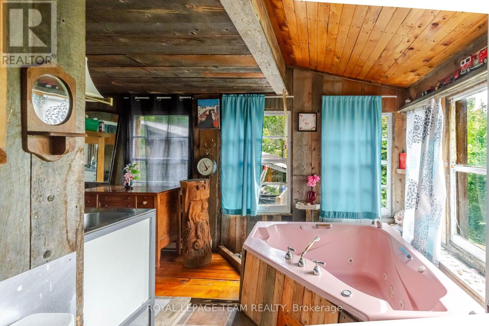817 7TH CONCESSION - Image 42