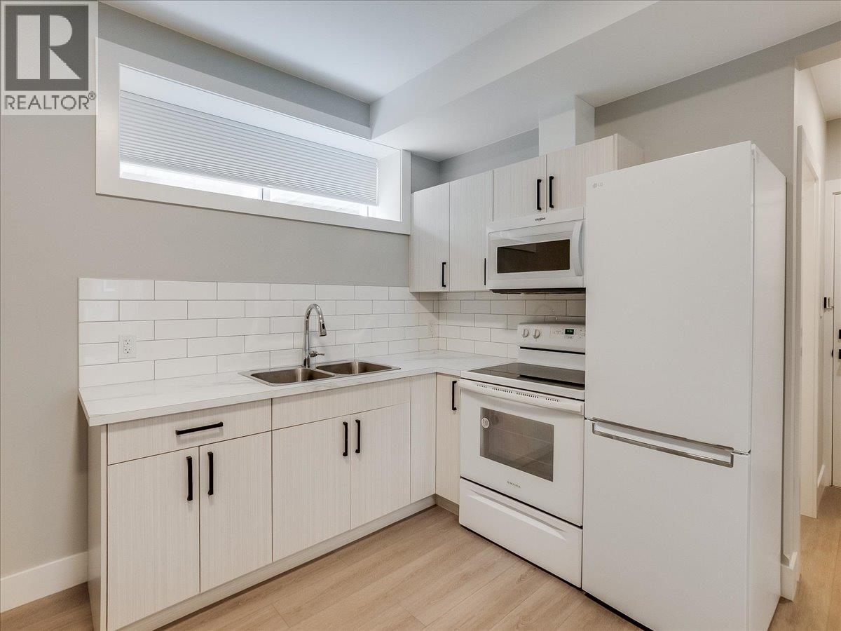 808 7th Avenue - Image 30