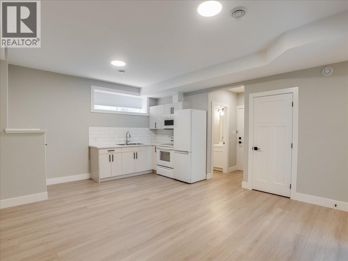 808 7th Avenue - Image 29