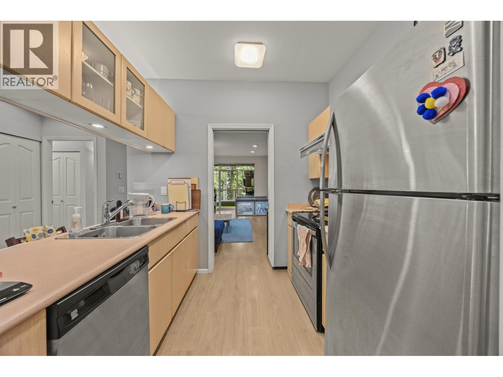 #207 4951 SANDERS Street, Burnaby, British Columbia, V5H1S8, Burnaby, British Columbia — photo 5 of 5