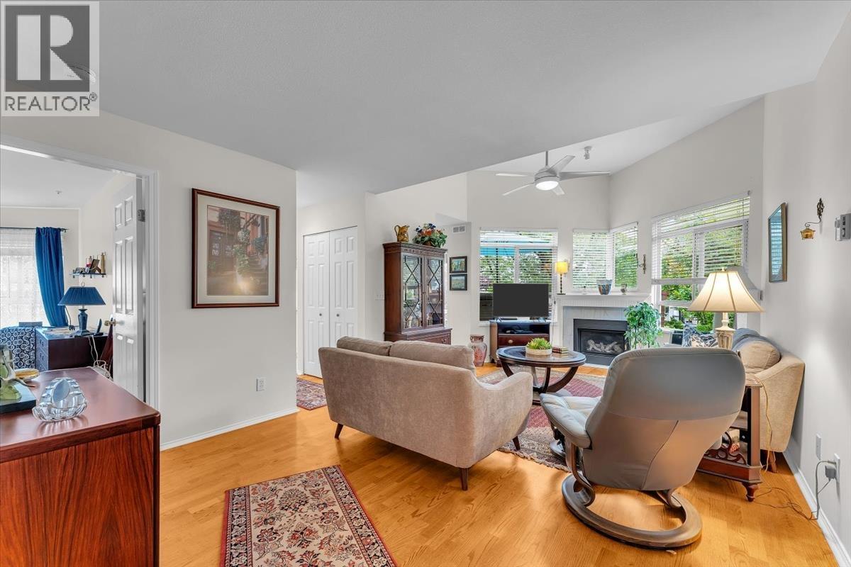 #314 128 8TH Street, North Vancouver, British Columbia, V7M3M1, North Vancouver, British Columbia — photo 3 of 5