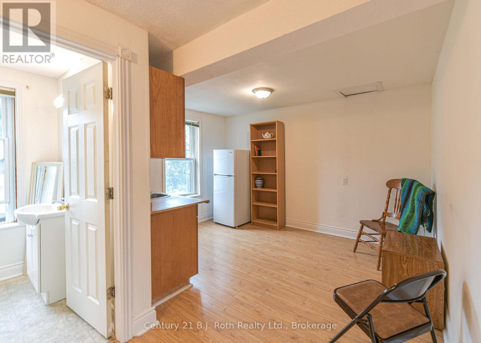 281 NOTTAWASAGA STREET - 44