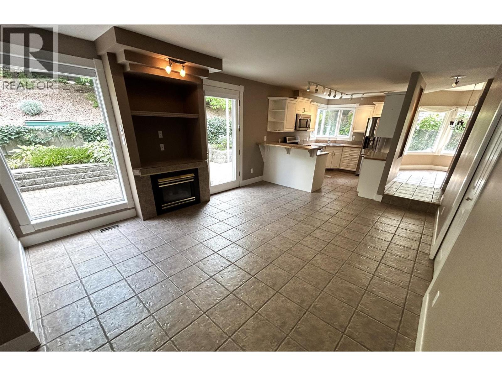 205 Merlin Court - 70