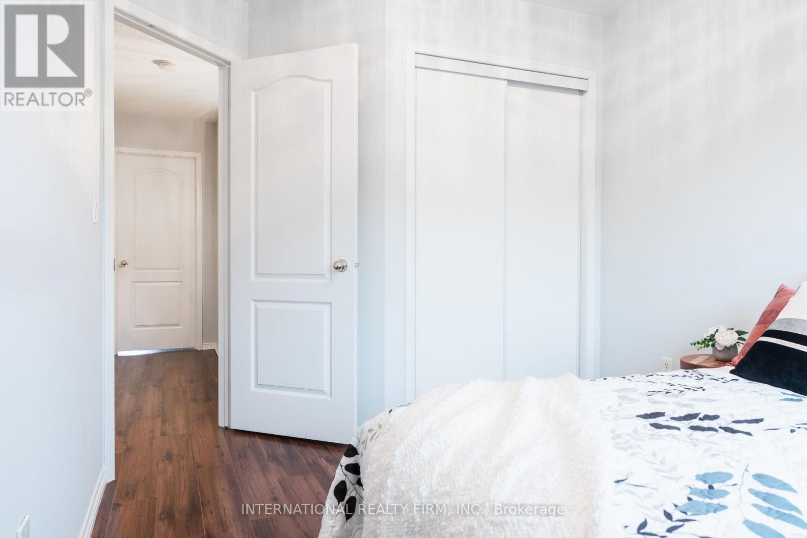 4881 CAPRI CRESCENT - Image 29