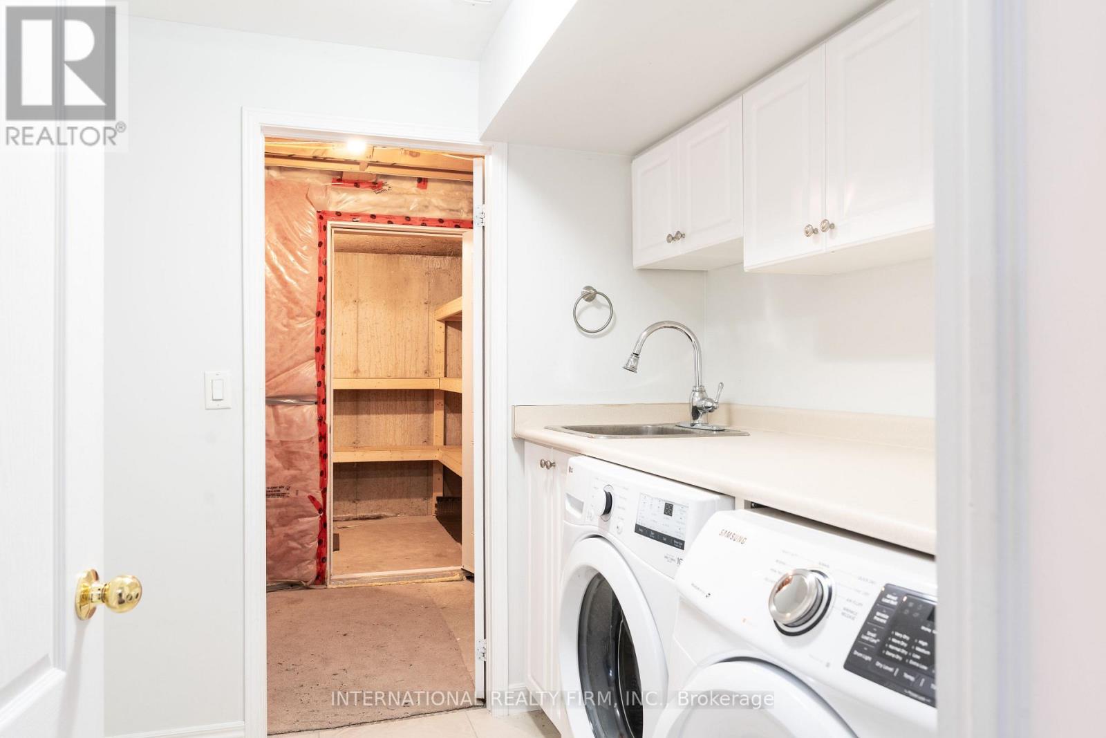 4881 CAPRI CRESCENT - 33