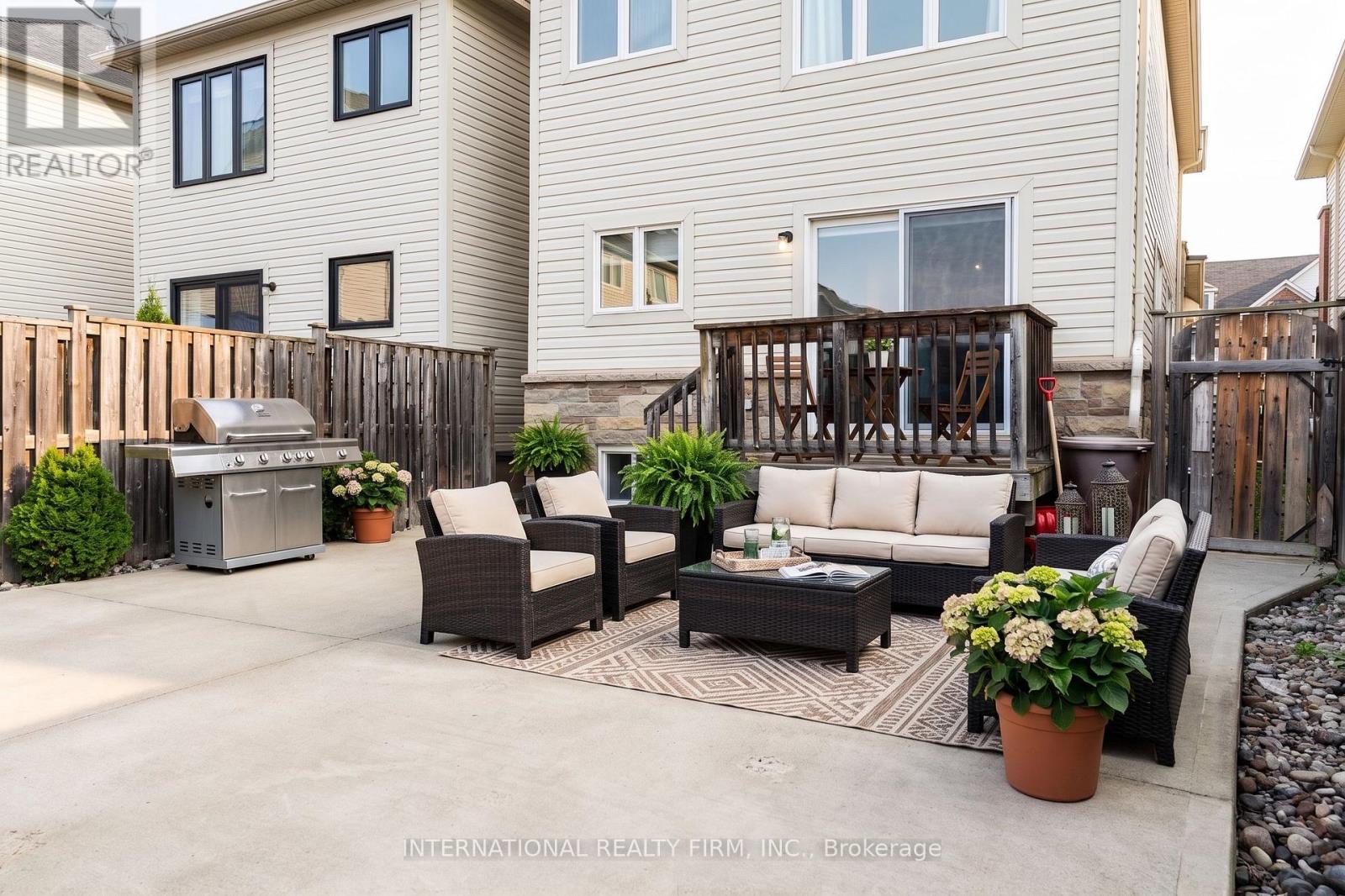 4881 CAPRI CRESCENT - 41