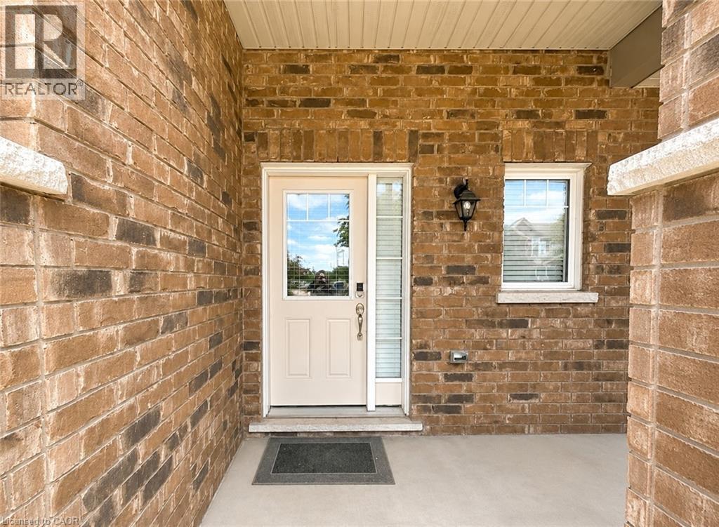 78 GLENVISTA Drive Unit# Upper — photo 2