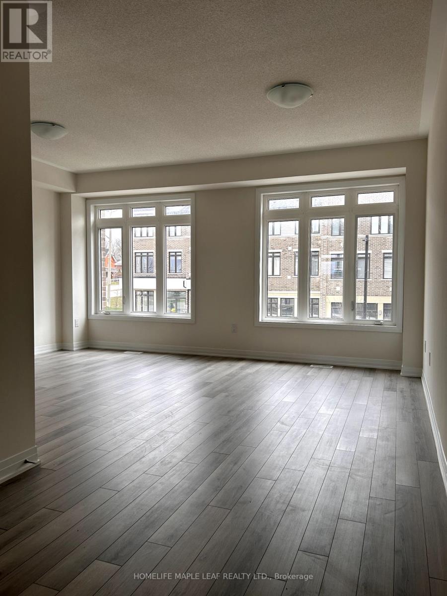 #207 585 COLBORNE STREET - 3