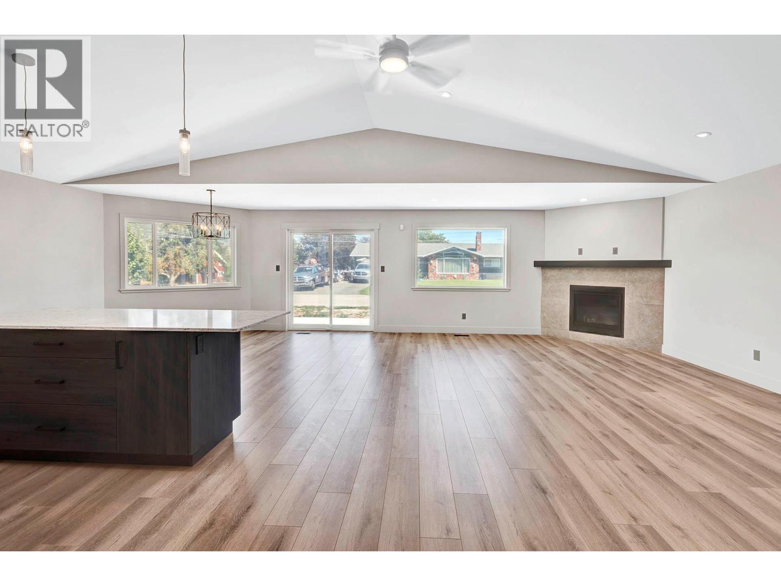 #27 312 ARBUTUS Street - 4