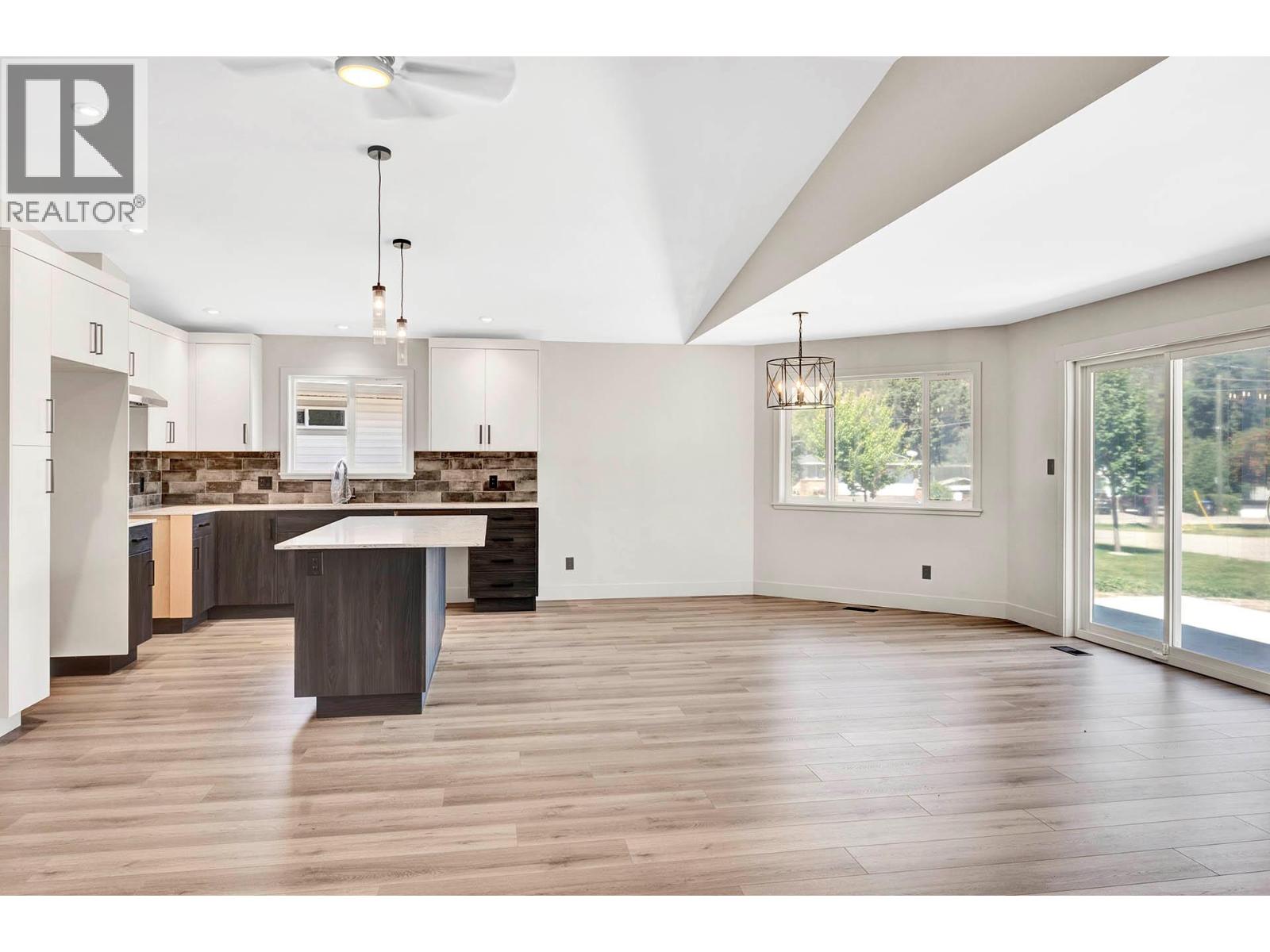 #27 312 ARBUTUS Street - 6
